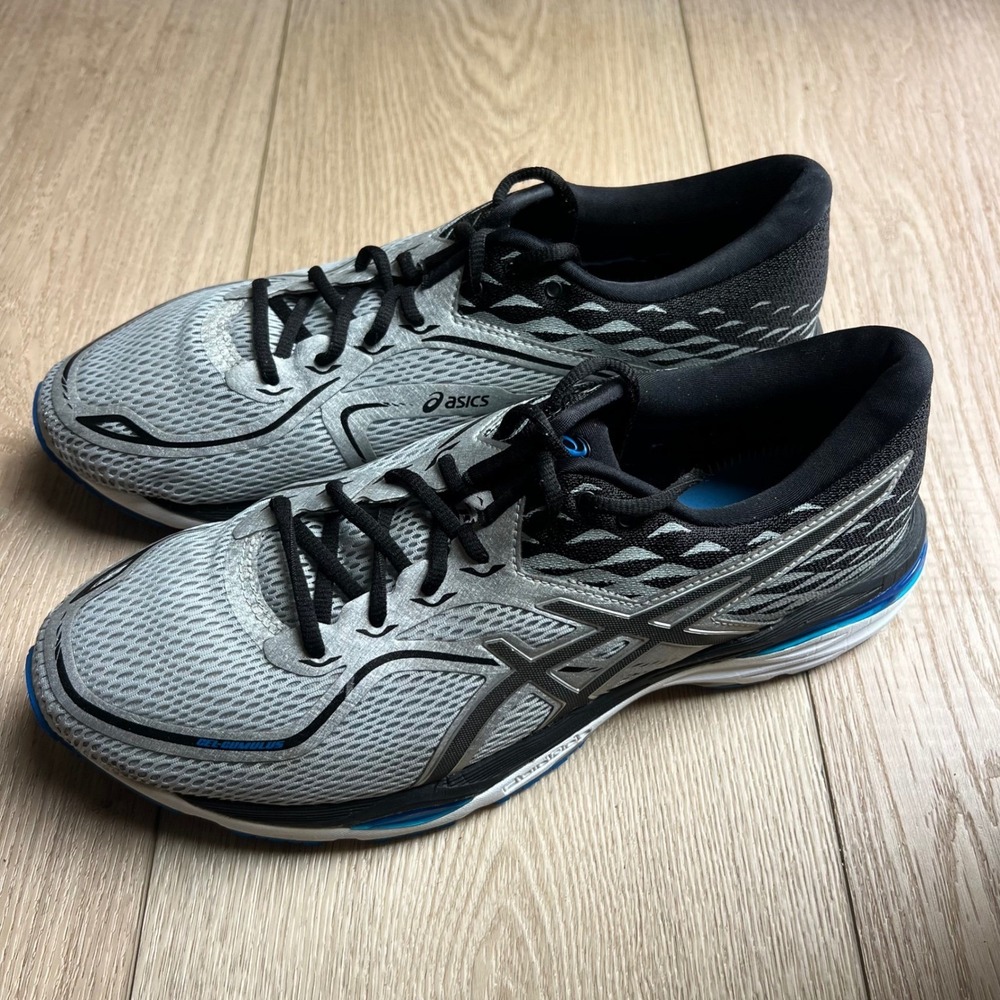 Asics Gel-Cumulus 19 Mens Running Shoes Silver Black Blue.
Mens Size 11 - Picture 3 of 11